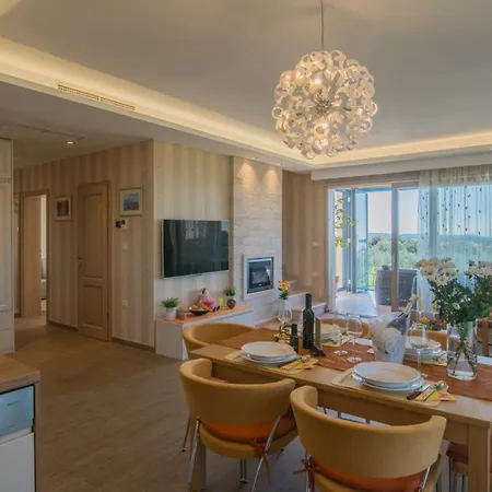 Villa Evelyn By Guide *
